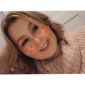 Meet your Posher, Caitlyn